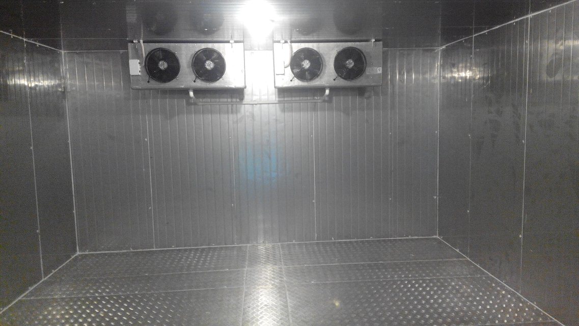 造保鮮庫(kù)及保鮮作物的幾點(diǎn)注意事項(xiàng)(圖1) 咖佰莉烘焙雙溫冷保鮮庫(kù)安裝